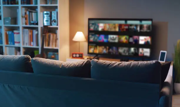 Why choose a paid IPTV application? What are the best IPTV applications available on the market?